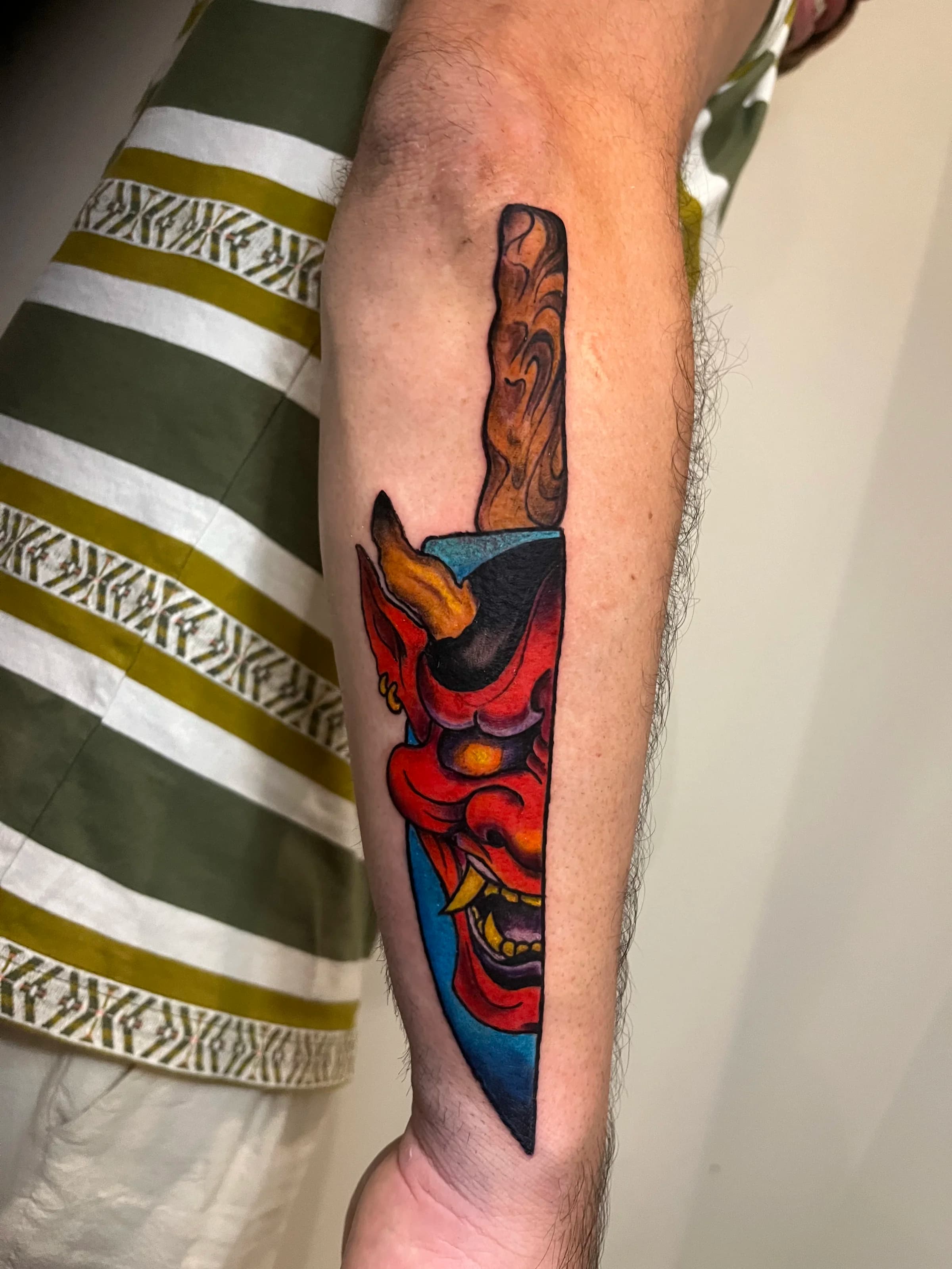 Demonio del cuchillo de chef tradicional, color fuerte